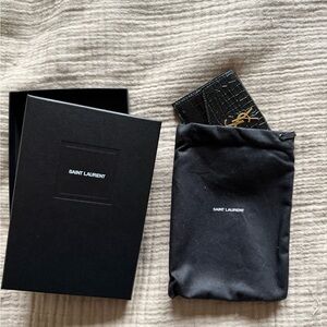 UPTOWN FLAP CARD CASE IN CROCODILE-EMBOSSED SHINY LEATHER